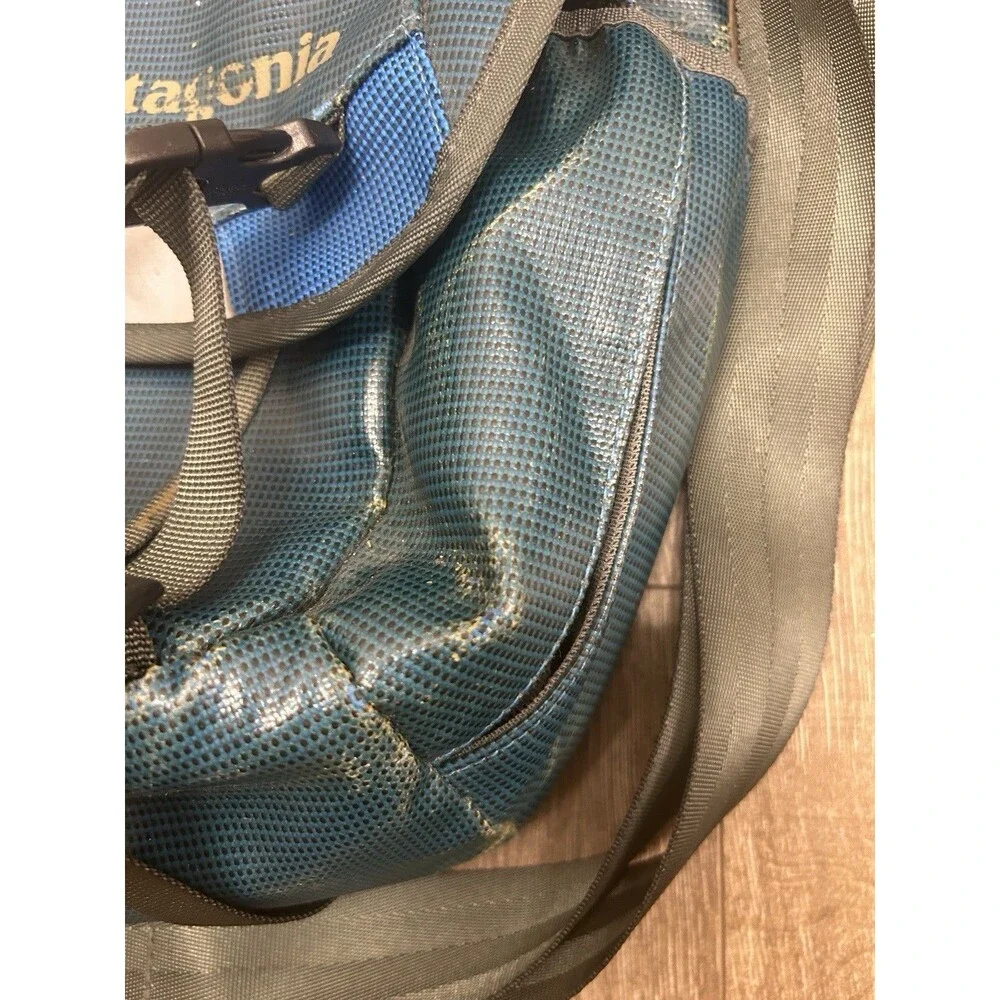 Patagonia Black Hole Mini Messenger Bag Blue 49320 FLAWS
